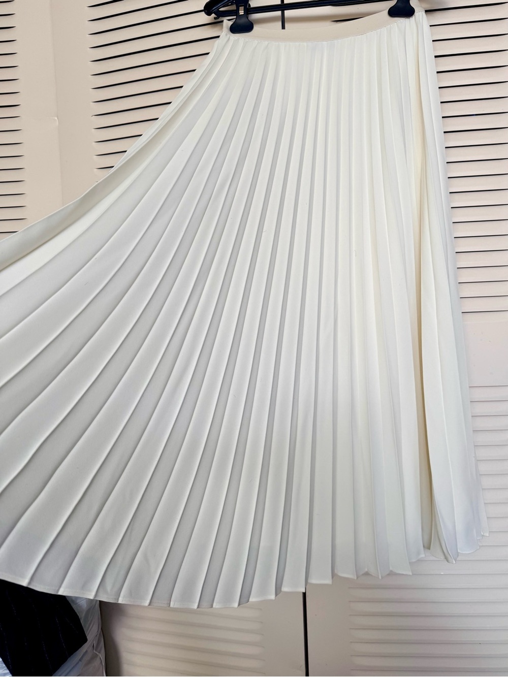 Zara Women's Pleated Midi Skirt in Off-White